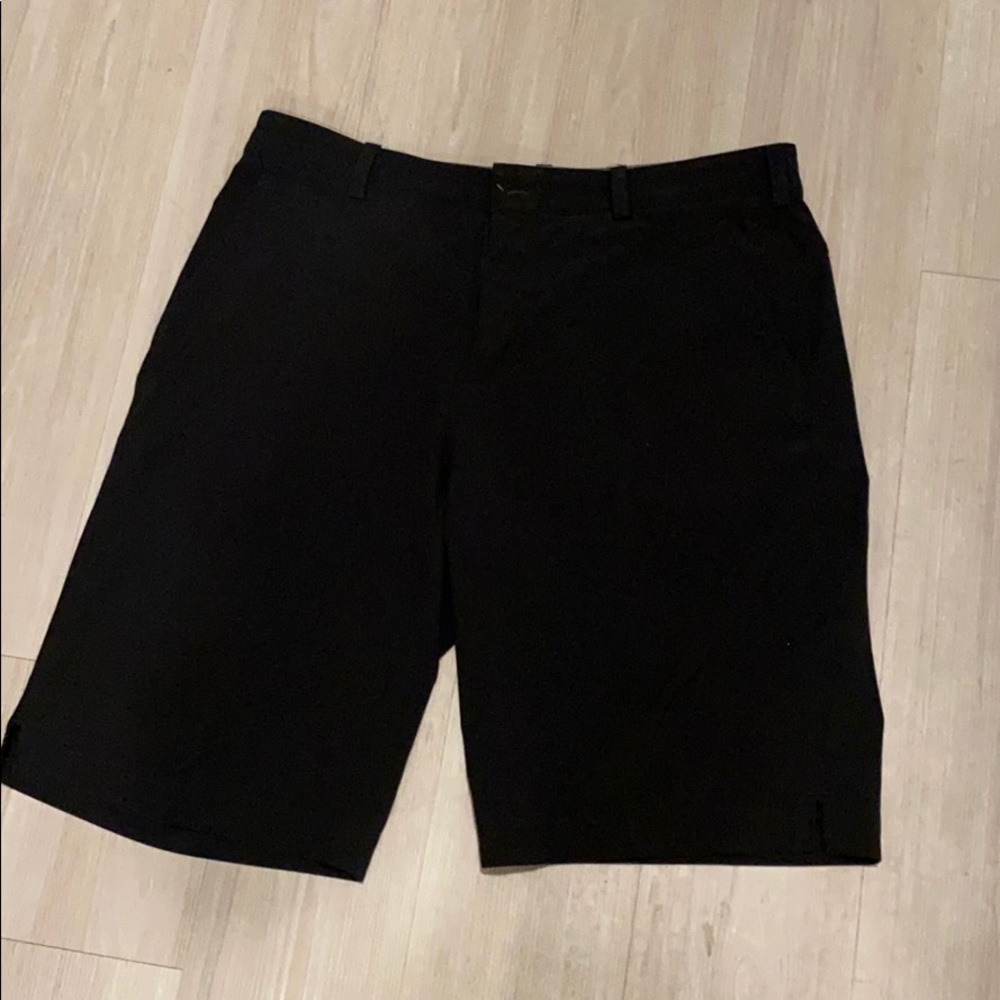 Nike size 34 men’s black golf shorts